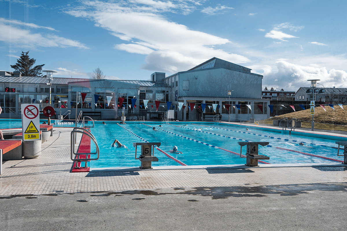 swimming pool in iceland - vesturbæjarlaug