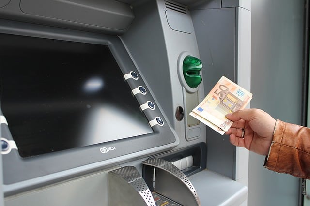 Use ATMs in Iceland